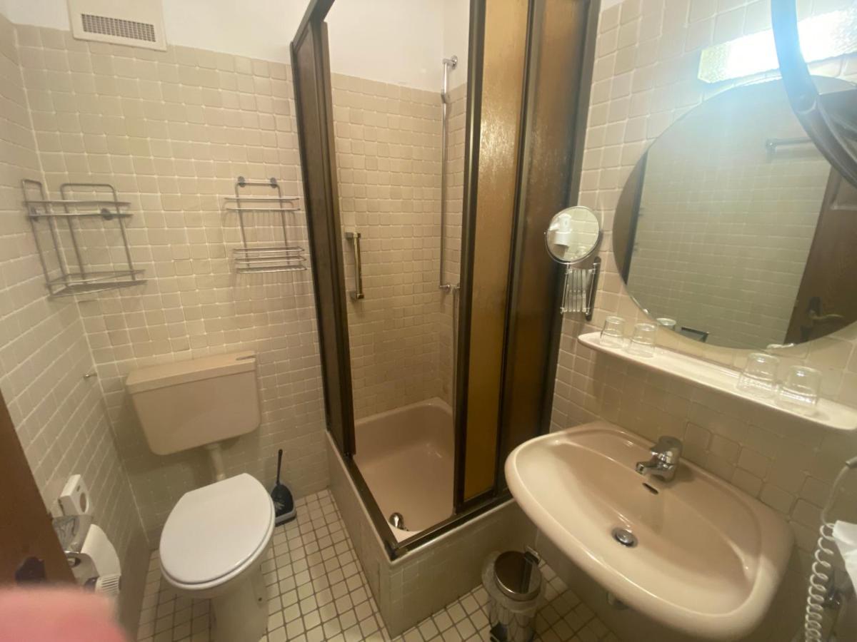 Hotel Lenneplätze 3*